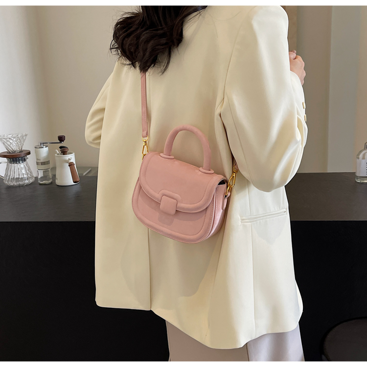 Women's Medium Pu Leather Solid Color Classic Style Streetwear Magnetic Buckle Shoulder Bag Handbag Crossbody Bag display picture 8