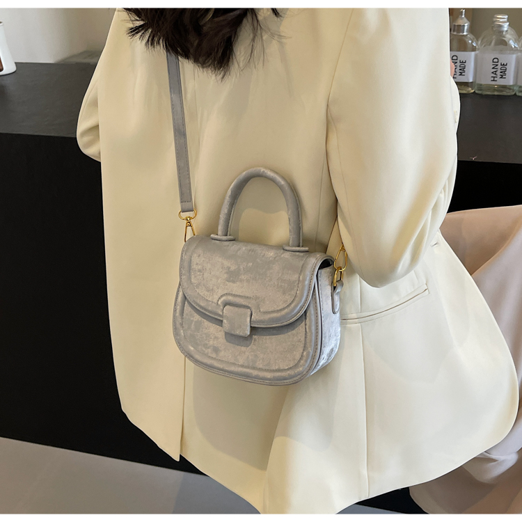Women's Medium Pu Leather Solid Color Classic Style Streetwear Magnetic Buckle Shoulder Bag Handbag Crossbody Bag display picture 2