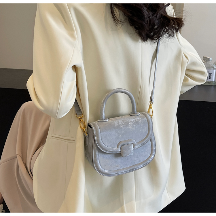 Women's Medium Pu Leather Solid Color Classic Style Streetwear Magnetic Buckle Shoulder Bag Handbag Crossbody Bag display picture 7