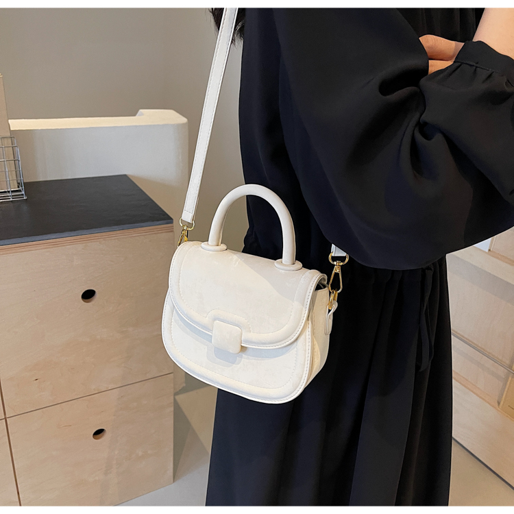 Women's Medium Pu Leather Solid Color Classic Style Streetwear Magnetic Buckle Shoulder Bag Handbag Crossbody Bag display picture 3
