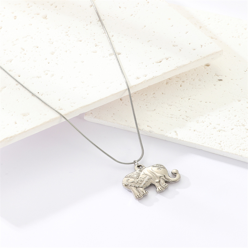 304 Stainless Steel Simple Style Classic Style Elephant Pendant Necklace display picture 4