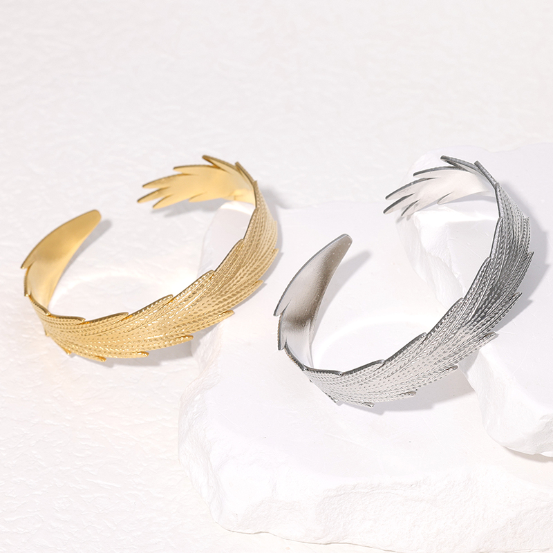 IG Style Modern Style Simple Style Feather 304 Stainless Steel 18K Gold Plated Bangle In Bulk display picture 2