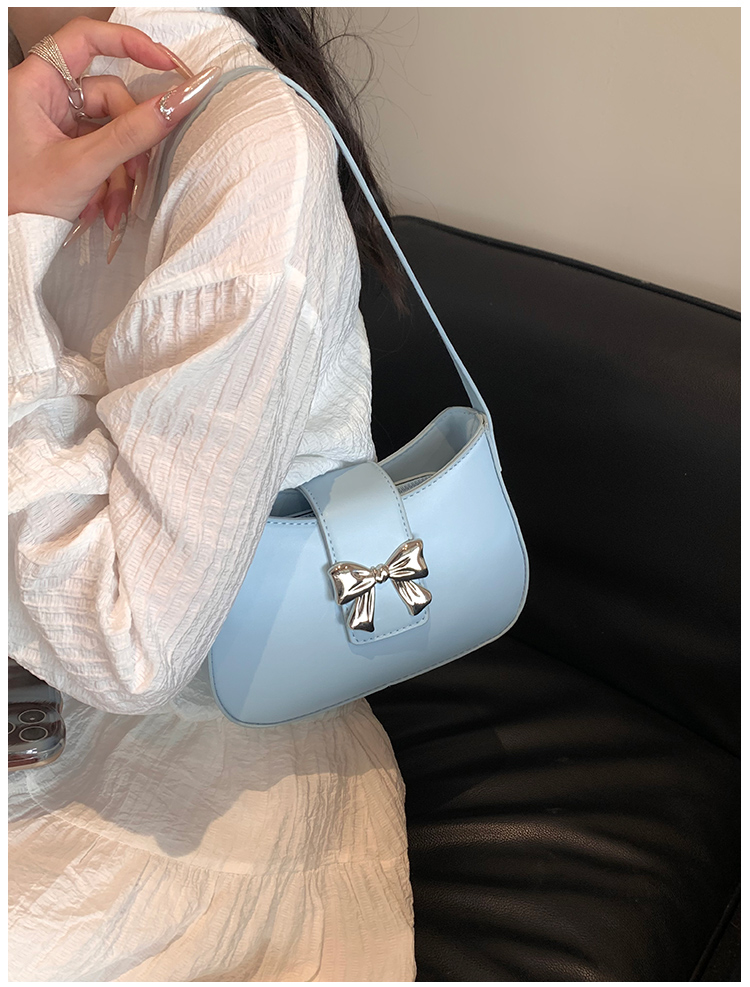 Femmes Moyen Faux Cuir Couleur Unie Noeud D'Arc Élégant De Base Carré Fermeture Éclair Sac Sous Les Bras display picture 8