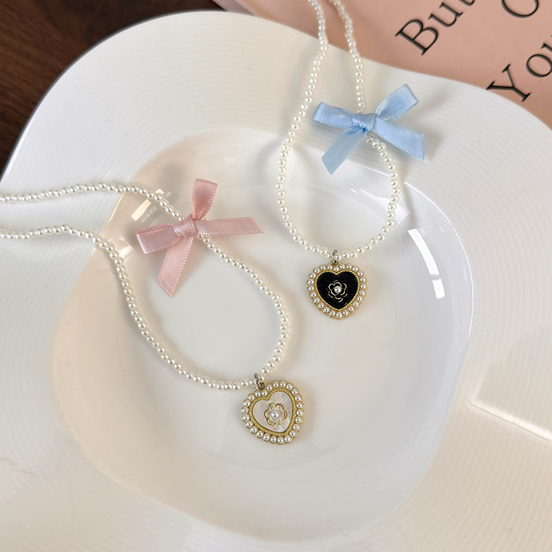 Elegant Glam Sweet Heart Shape Flower Bow Knot Imitation Pearl Alloy Beaded Inlay Rhinestones Pearl Women's Pendant Necklace display picture 3