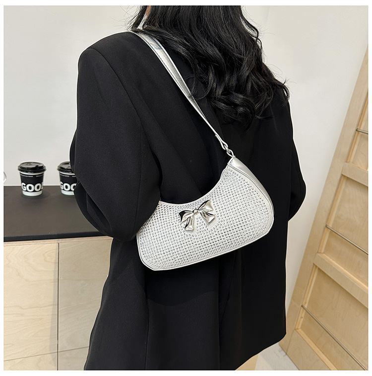 Women's Medium Pu Leather Solid Color Bow Knot Elegant Classic Style Rhinestone Pillow Shape Zipper Underarm Bag display picture 3