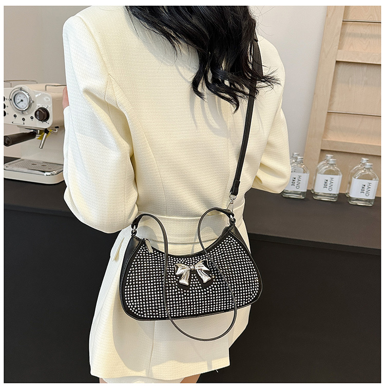 Women's Medium Pu Leather Solid Color Bow Knot Elegant Classic Style Rhinestone Pillow Shape Zipper Underarm Bag display picture 7