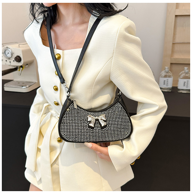 Women's Medium Pu Leather Solid Color Bow Knot Elegant Classic Style Rhinestone Pillow Shape Zipper Underarm Bag display picture 6