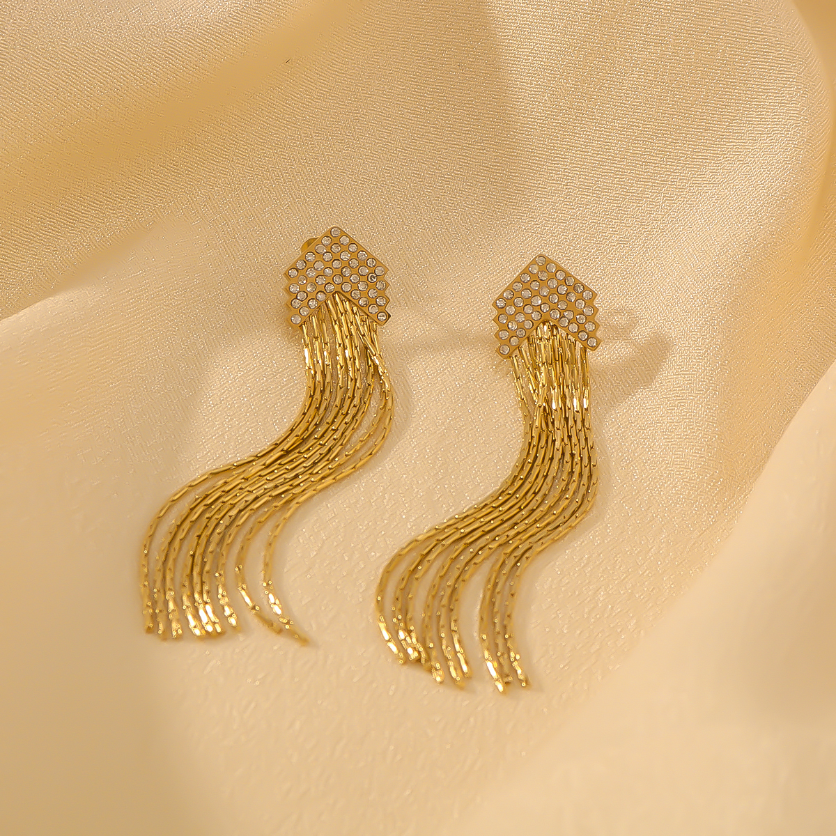 1 Pair IG Style Simple Style Shiny Tassel Lines Inlay 304 Stainless Steel Rhinestones 18K Gold Plated Drop Earrings display picture 7