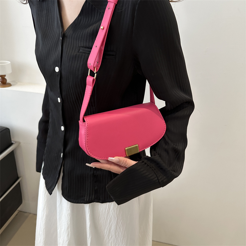 Women's Medium Pu Leather Solid Color Classic Style Square Flip Cover Saddle Bag display picture 1