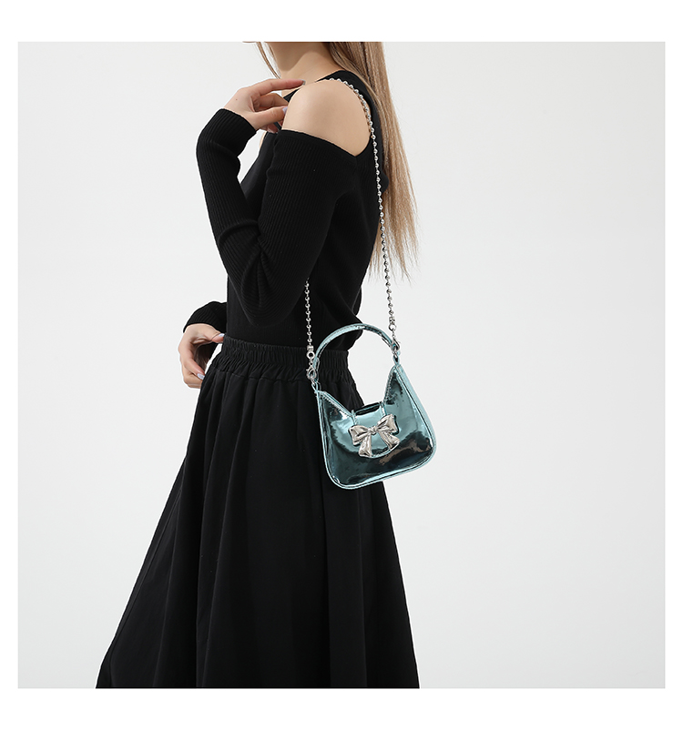 Women's Medium Pu Leather Solid Color Bow Knot Elegant Classic Style Pillow Shape Magnetic Buckle Crossbody Bag display picture 2