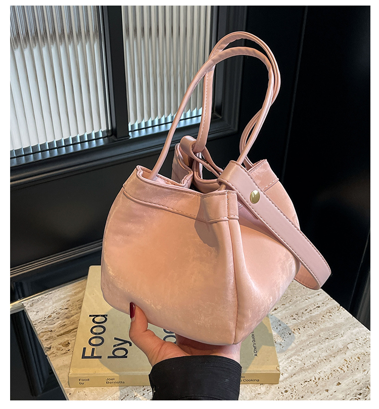 Women's Medium Pu Leather Solid Color Basic Bucket Magnetic Buckle Bucket Bag display picture 1