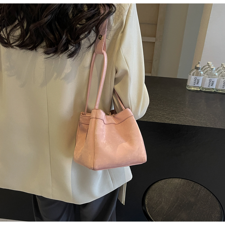 Women's Medium Pu Leather Solid Color Basic Bucket Magnetic Buckle Bucket Bag display picture 8