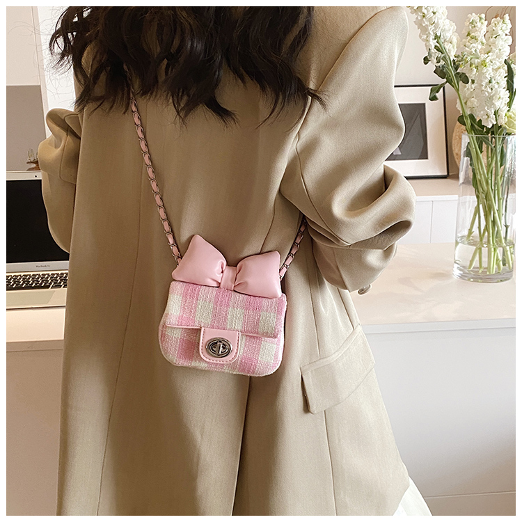 Women's Medium Pu Leather Plaid Bow Knot Cute Classic Style Square Lock Clasp Crossbody Bag display picture 4