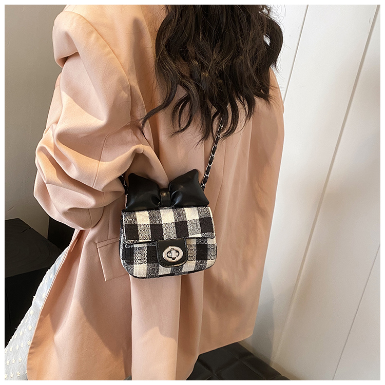 Women's Medium Pu Leather Plaid Bow Knot Cute Classic Style Square Lock Clasp Crossbody Bag display picture 5