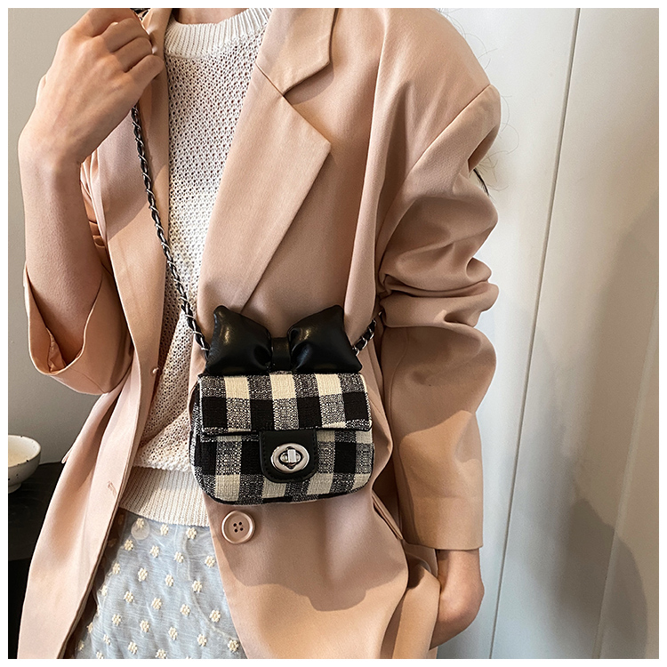 Women's Medium Pu Leather Plaid Bow Knot Cute Classic Style Square Lock Clasp Crossbody Bag display picture 9