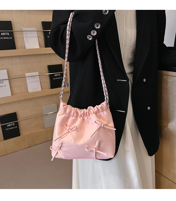 Women's Medium Pu Leather Solid Color Bow Knot Cute Classic Style Square Magnetic Buckle Bucket Bag display picture 1