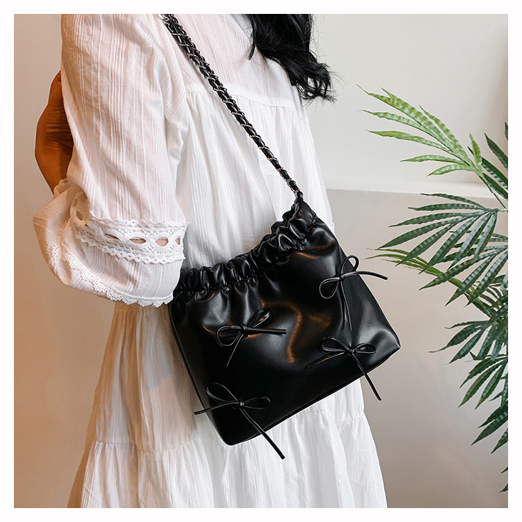 Women's Medium Pu Leather Solid Color Bow Knot Cute Classic Style Square Magnetic Buckle Bucket Bag display picture 8
