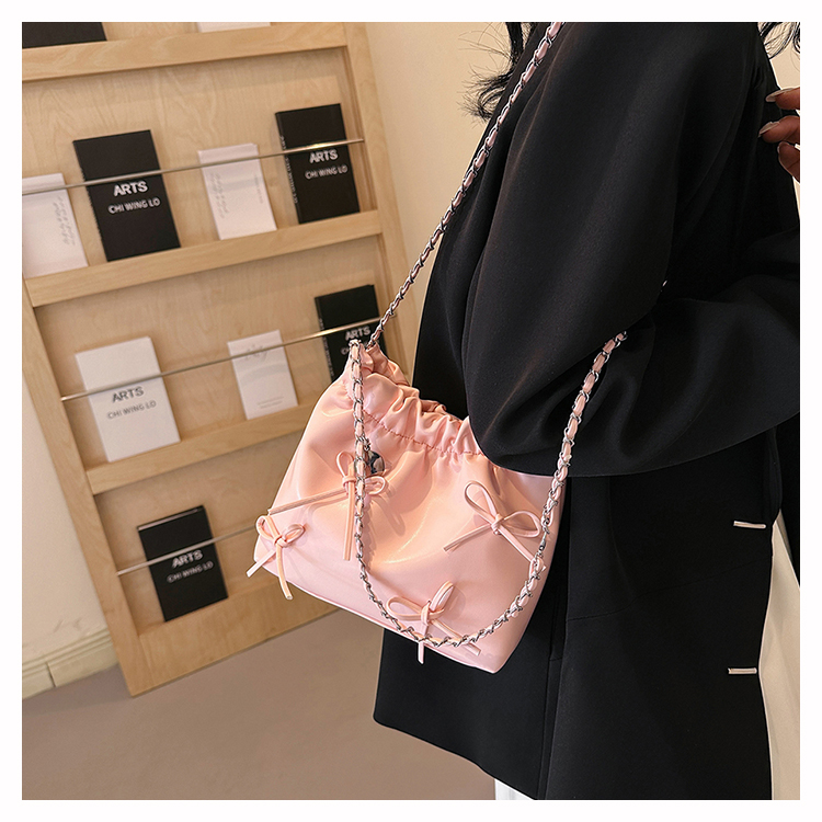 Women's Medium Pu Leather Solid Color Bow Knot Cute Classic Style Square Magnetic Buckle Bucket Bag display picture 5