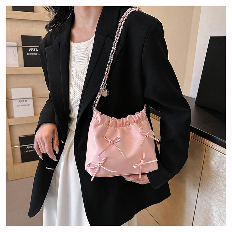 Women's Medium Pu Leather Solid Color Bow Knot Cute Classic Style Square Magnetic Buckle Bucket Bag display picture 2