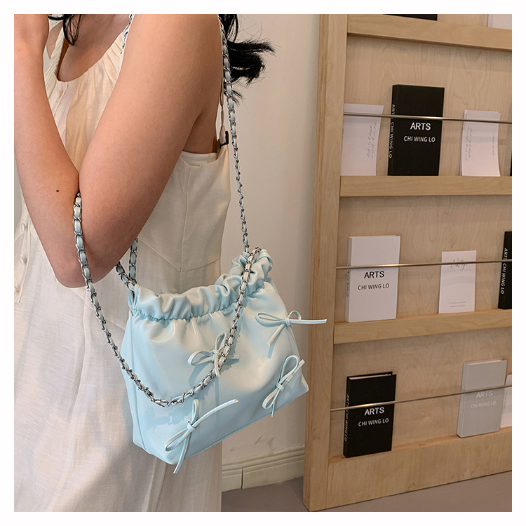 Women's Medium Pu Leather Solid Color Bow Knot Cute Classic Style Square Magnetic Buckle Bucket Bag display picture 7