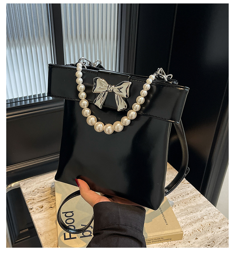 Women's Medium Pu Leather Solid Color Bow Knot Classic Style Pearls Square Magnetic Buckle Crossbody Bag display picture 1