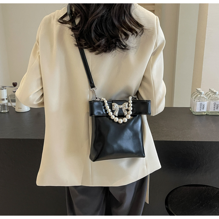Women's Medium Pu Leather Solid Color Bow Knot Classic Style Pearls Square Magnetic Buckle Crossbody Bag display picture 6