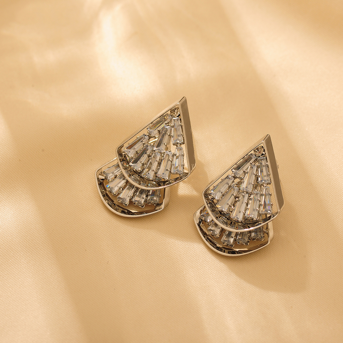 1 Pair Simple Style Classic Style Sector Plating Inlay Titanium Steel Zircon 18K Gold Plated Ear Studs display picture 3