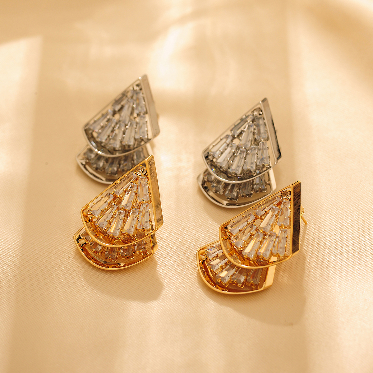 1 Pair Simple Style Classic Style Sector Plating Inlay Titanium Steel Zircon 18K Gold Plated Ear Studs display picture 8