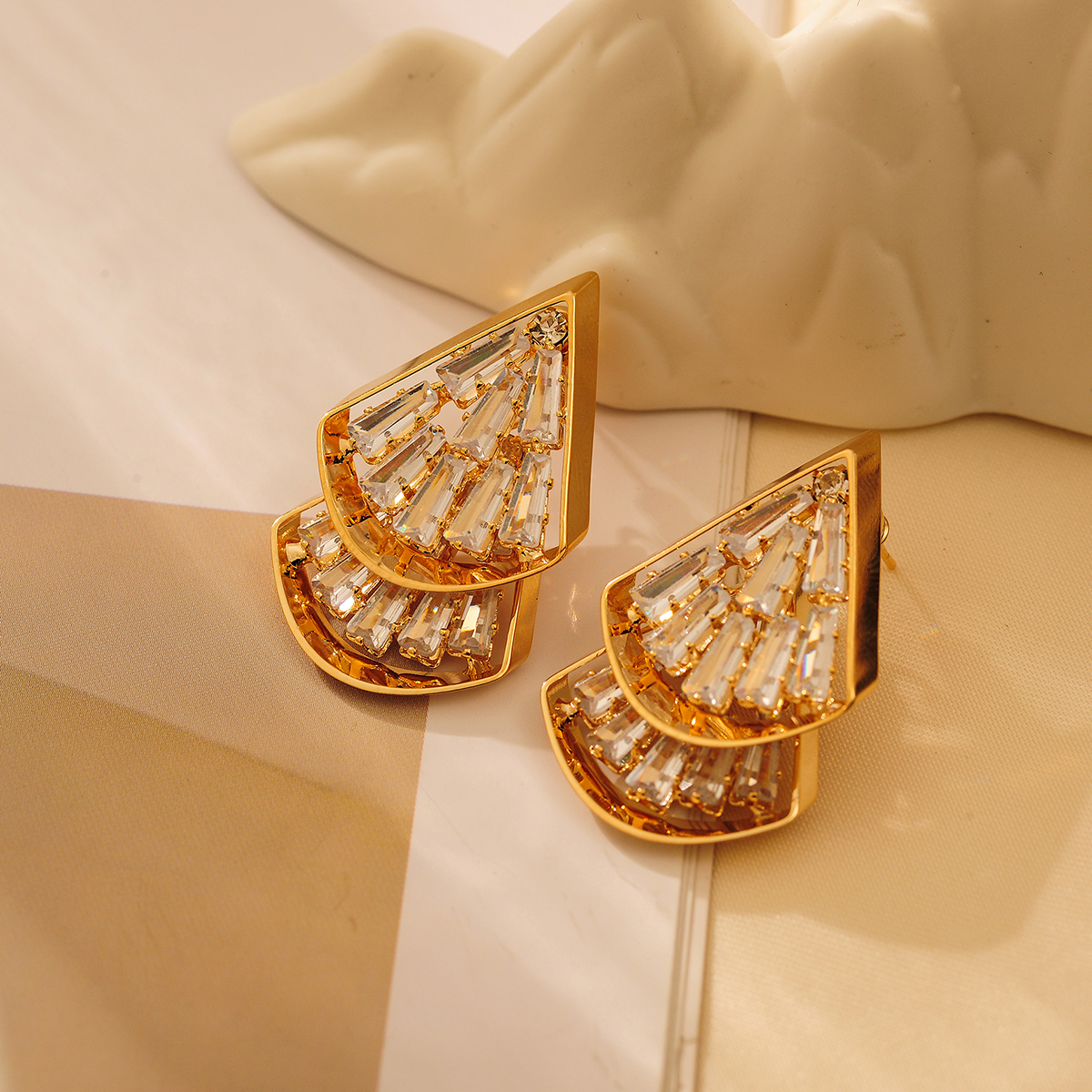 1 Pair Simple Style Classic Style Sector Plating Inlay Titanium Steel Zircon 18K Gold Plated Ear Studs display picture 12