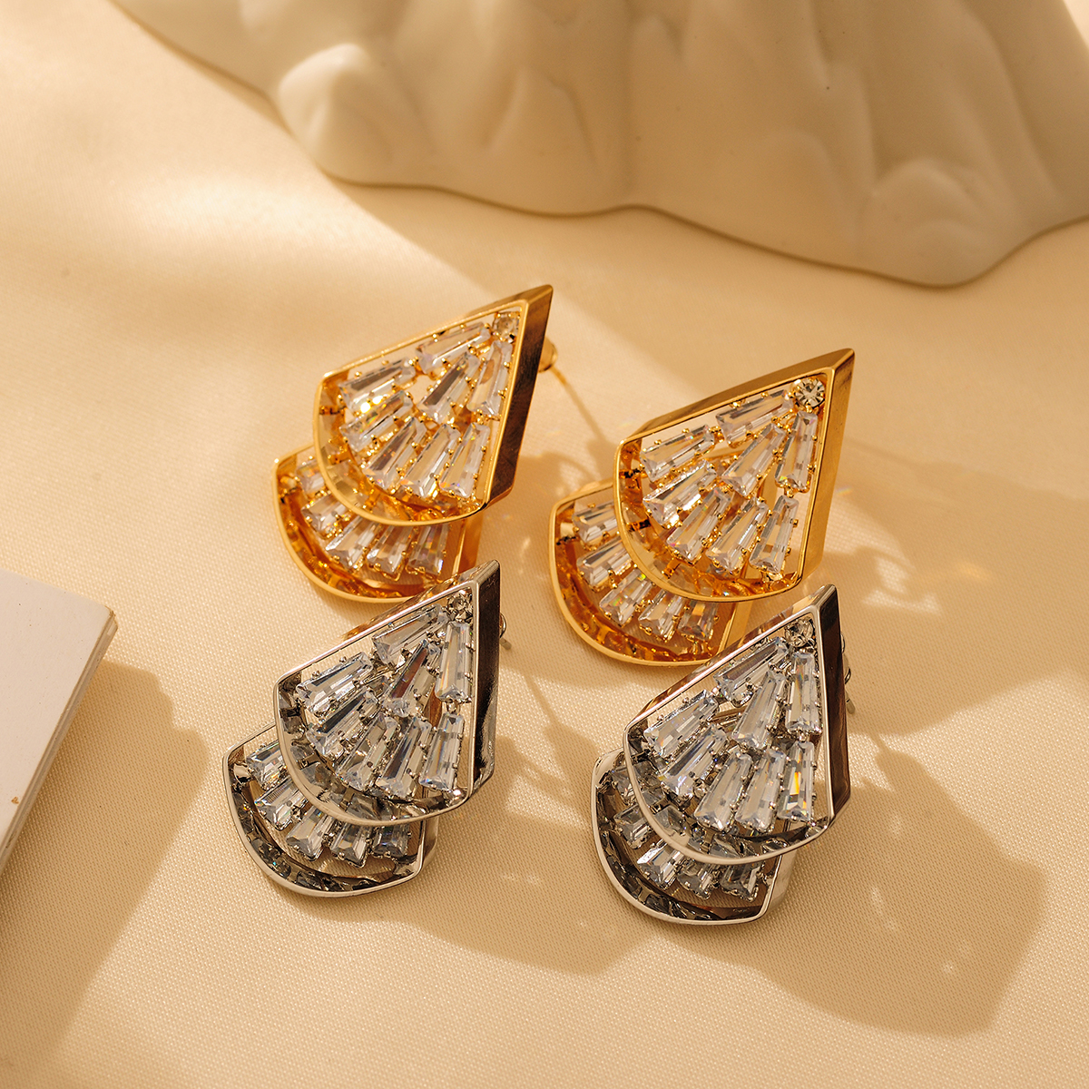 1 Pair Simple Style Classic Style Sector Plating Inlay Titanium Steel Zircon 18K Gold Plated Ear Studs display picture 14