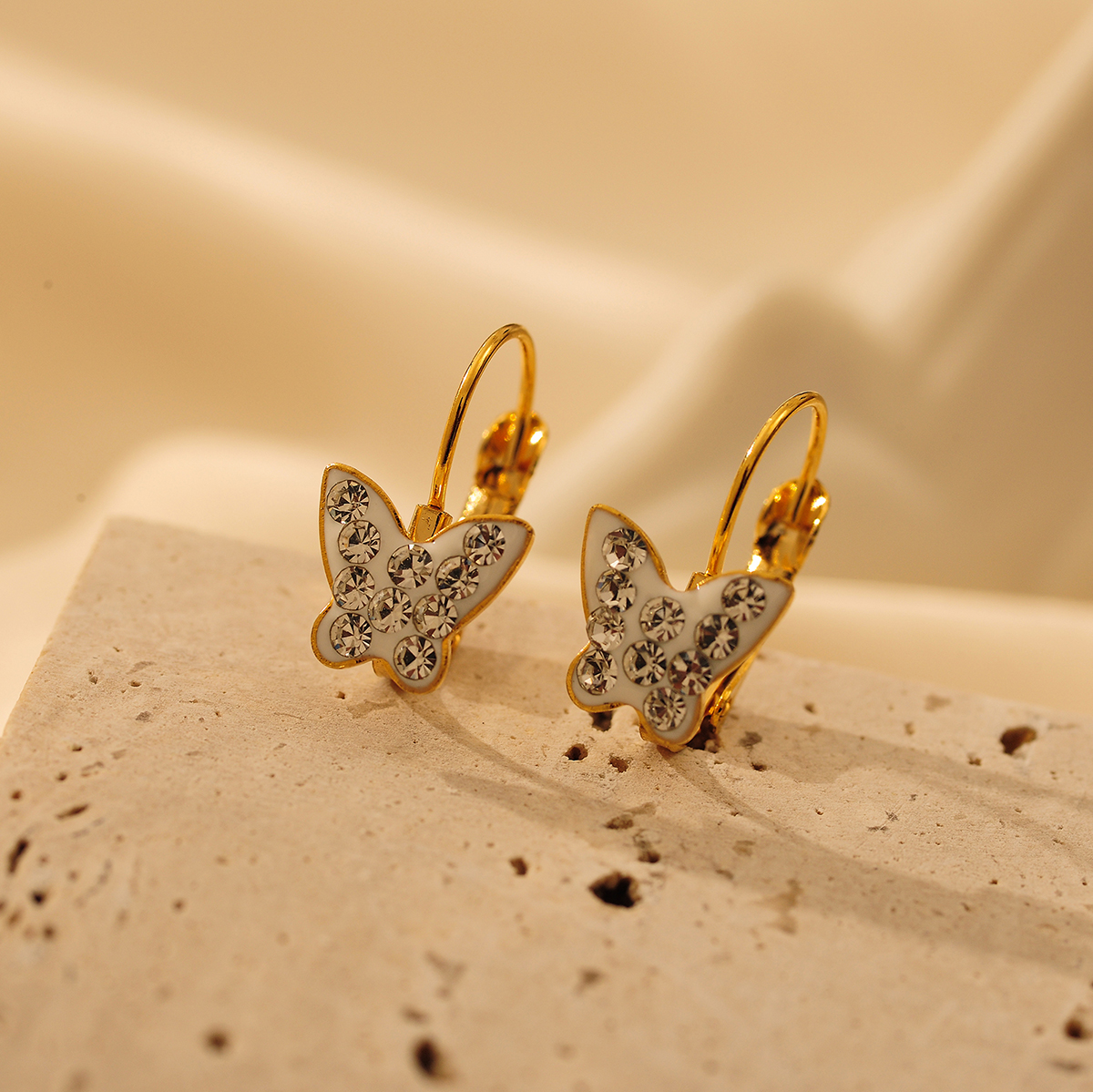 1 Pair Simple Style Classic Style Square Heart Shape Plating Inlay Copper Crystal Rhinestones 18K Gold Plated Drop Earrings display picture 7