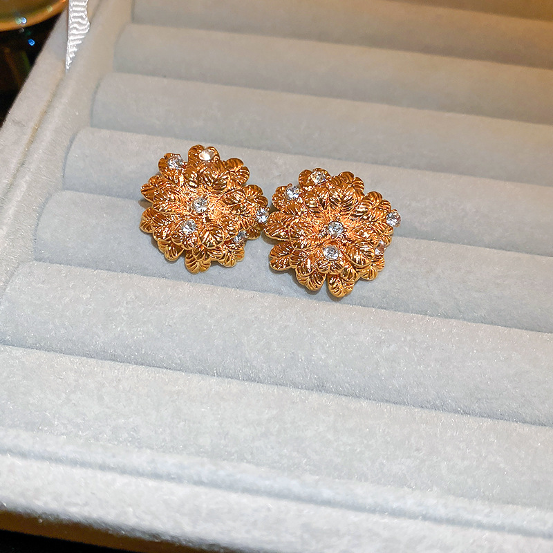 1 Pair Retro Flower Inlay Copper Rhinestones Ear Studs display picture 5