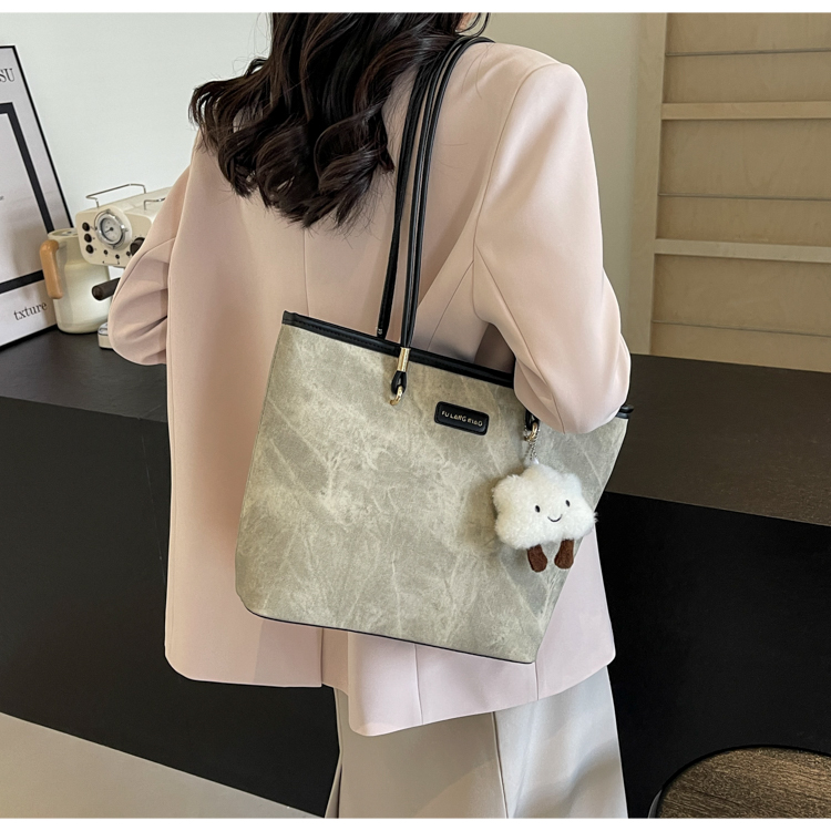 Women's Large Pu Leather Solid Color Classic Style Square Zipper Tote Bag display picture 5