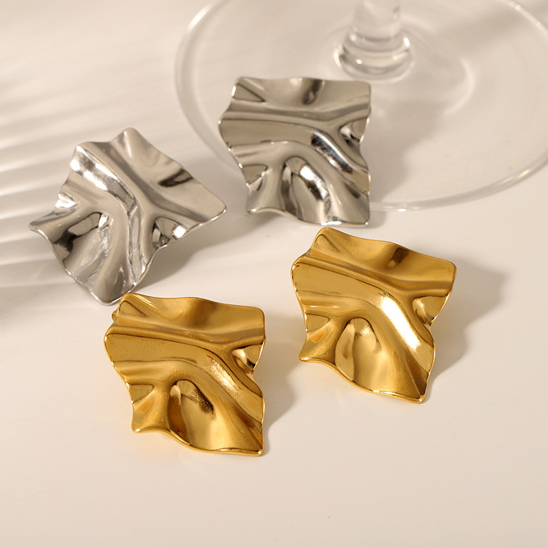 1 Pair Casual Retro Formal Geometric Solid Color Pleated 304 Stainless Steel 18K Gold Plated Ear Studs display picture 1