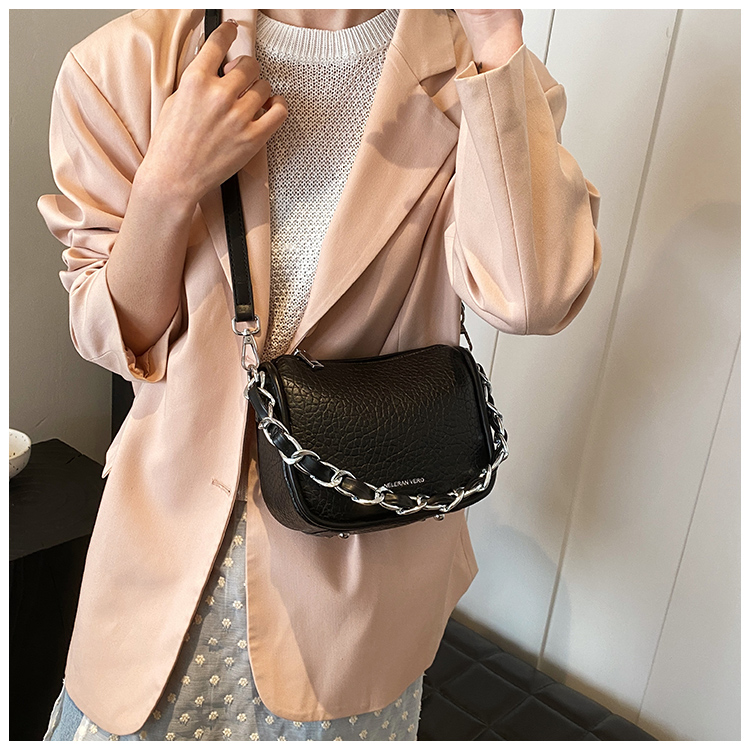 Women's Medium Pu Leather Solid Color Classic Style Square Zipper Crossbody Bag display picture 12