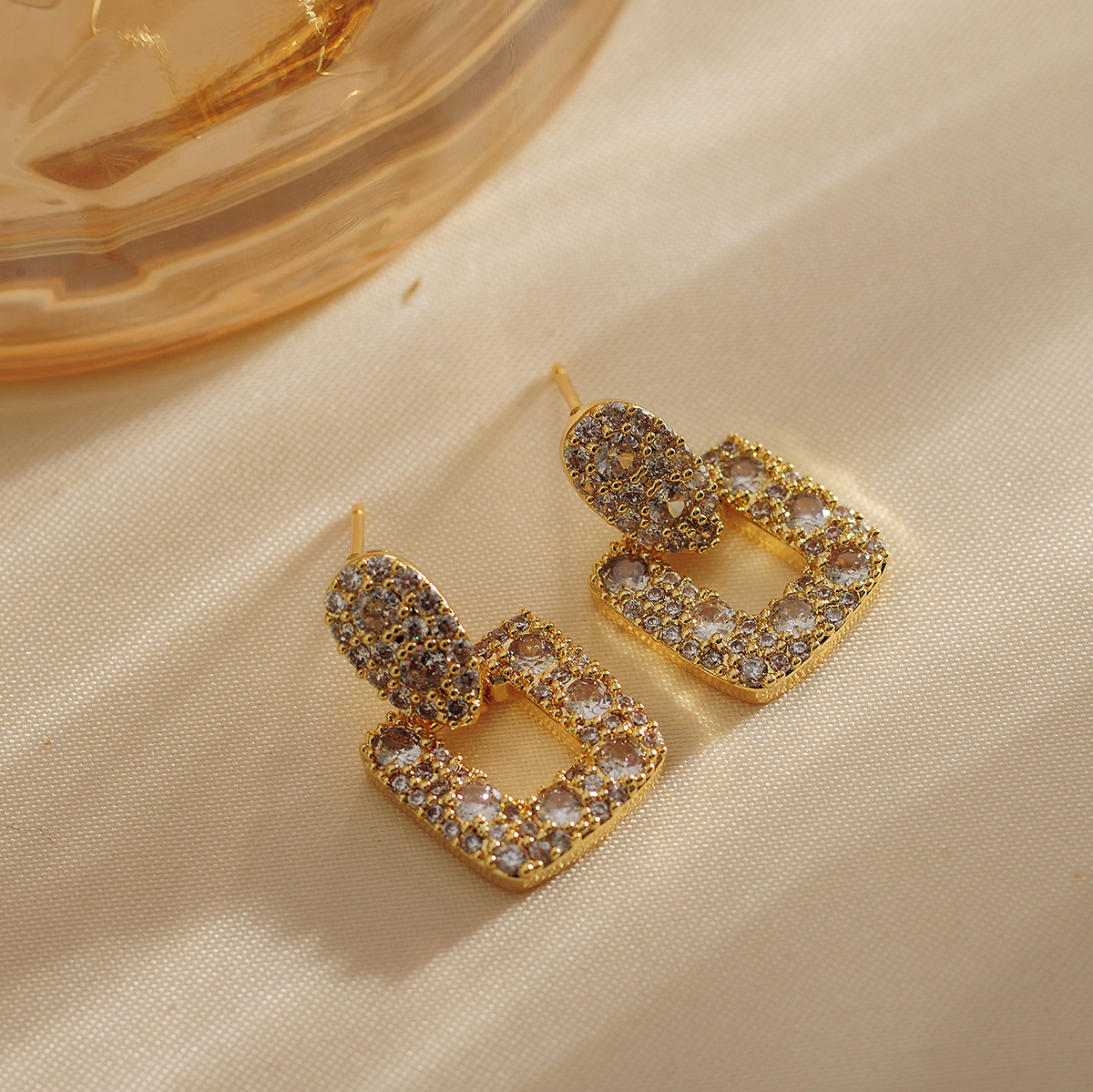 1 Par Elegante Rectángulo Embutido Cobre Cristal Circón Chapados en oro de 18k Pendientes De Gota display picture 5
