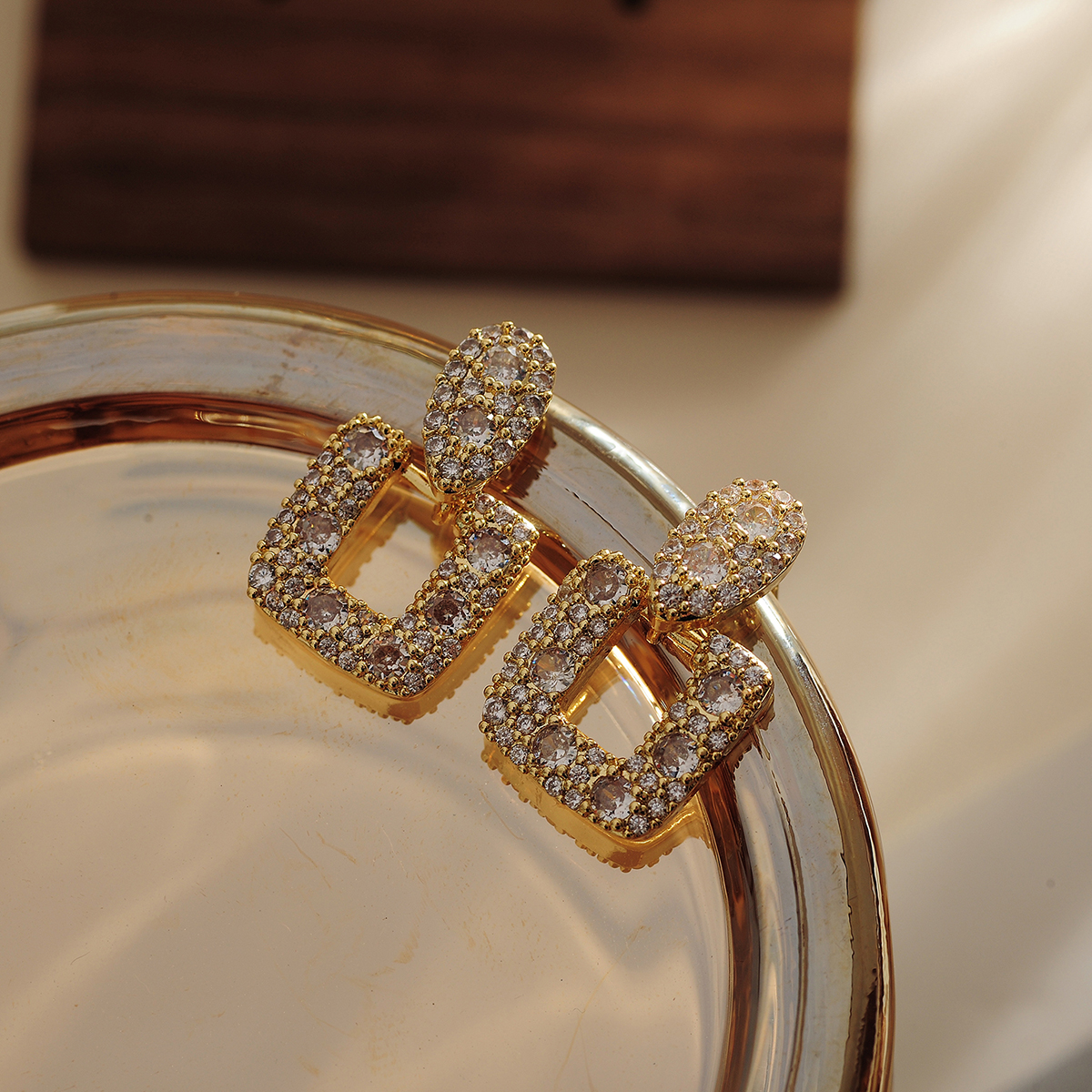 1 Par Elegante Rectángulo Embutido Cobre Cristal Circón Chapados en oro de 18k Pendientes De Gota display picture 9