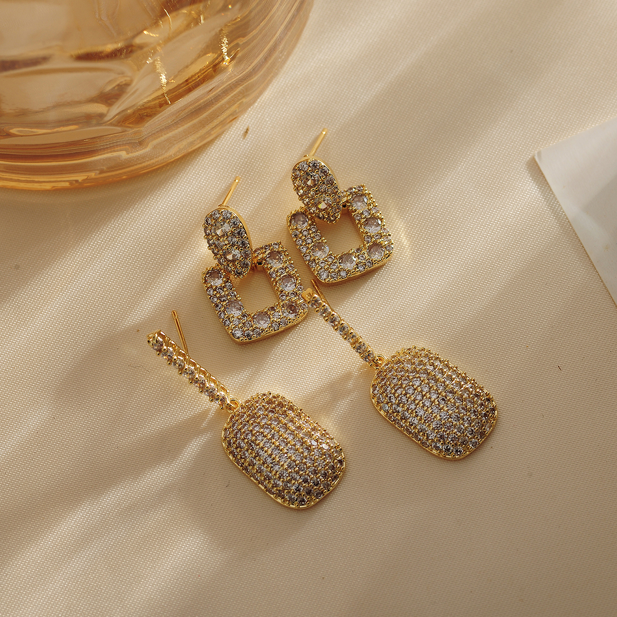 1 Par Elegante Rectángulo Embutido Cobre Cristal Circón Chapados en oro de 18k Pendientes De Gota display picture 7