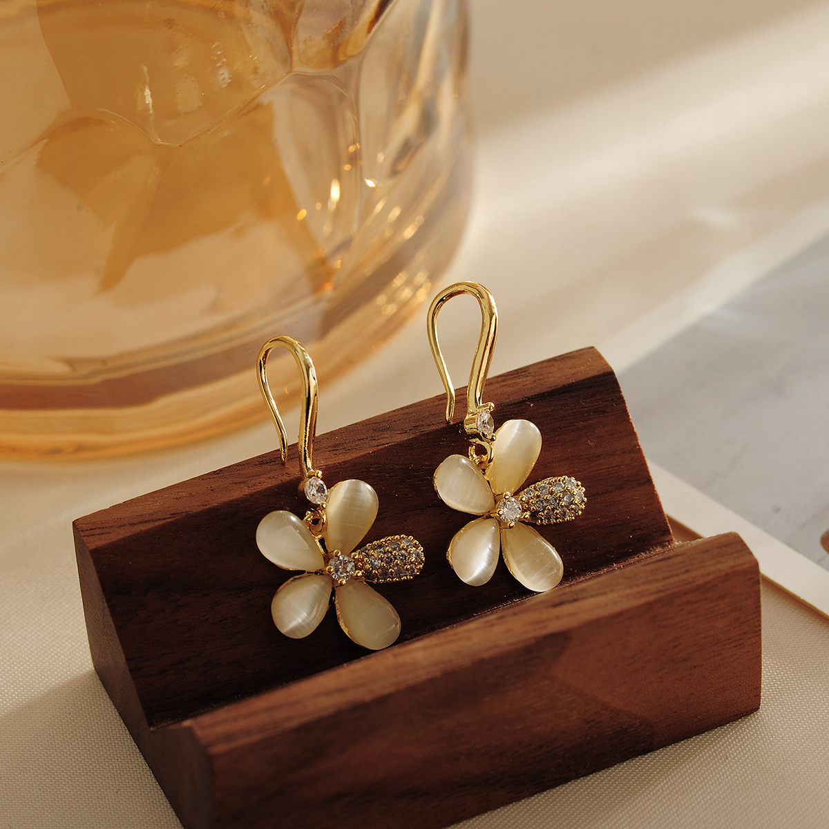 1 Paar Elegant Süß Dame Herzform Blume Inlay Sterling Silber Opal Zirkon Ohrringe display picture 2