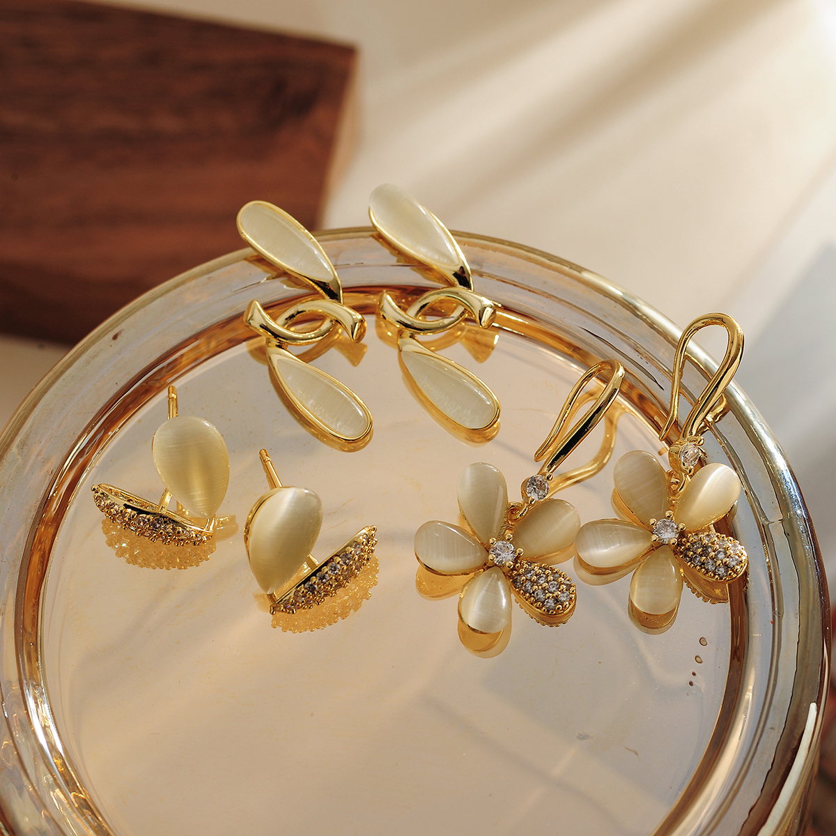 1 Paar Elegant Süß Dame Herzform Blume Inlay Sterling Silber Opal Zirkon Ohrringe display picture 3