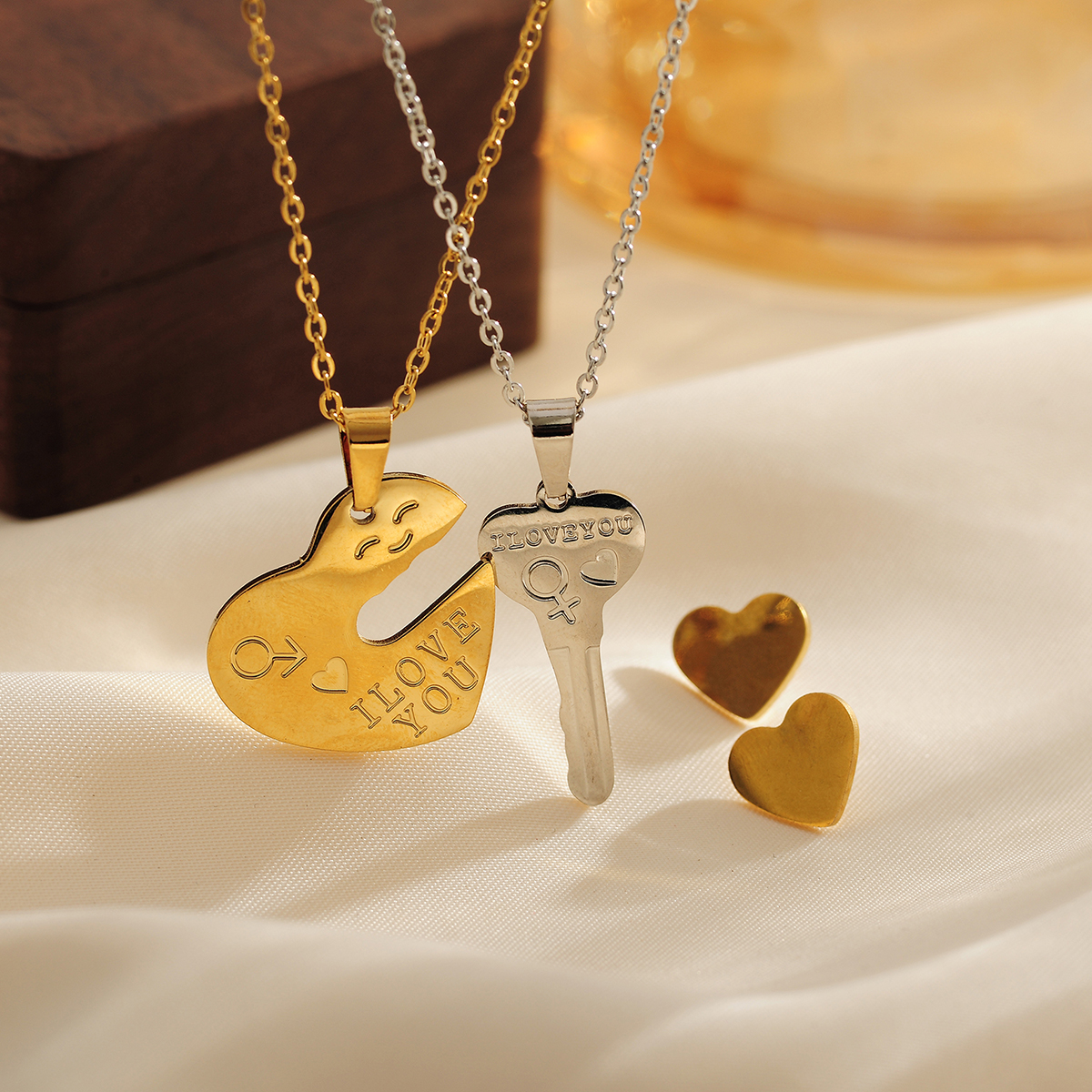 201 Stainless Steel 18K Gold Plated IG Style Classic Style Basic Key Heart Shape Pendant Necklace display picture 1