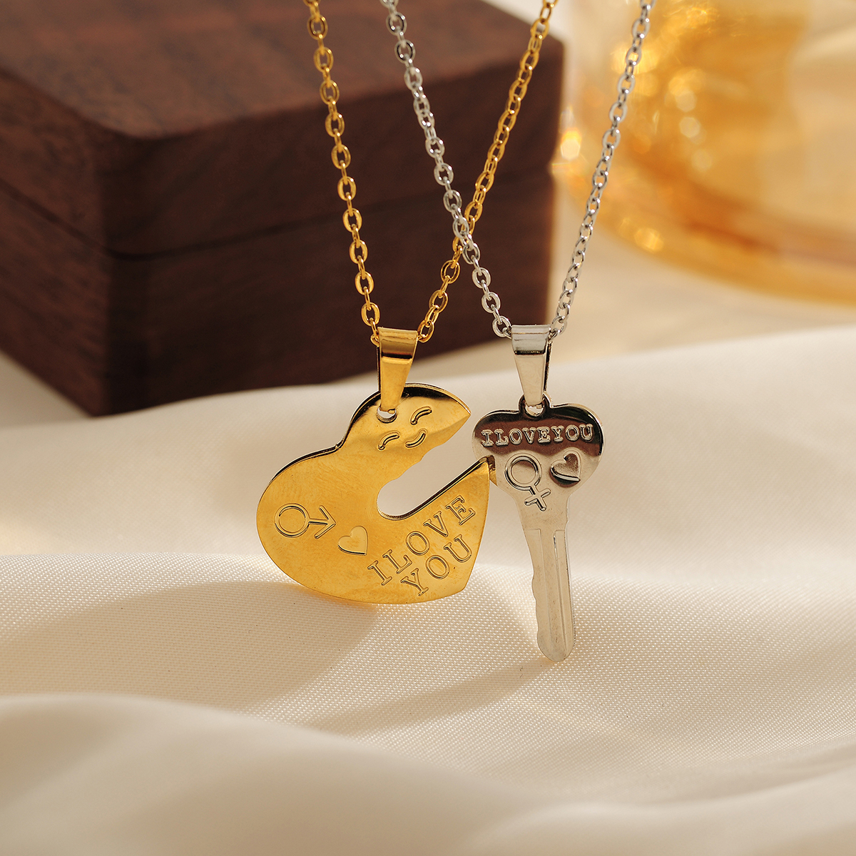 201 Stainless Steel 18K Gold Plated IG Style Classic Style Basic Key Heart Shape Pendant Necklace display picture 2