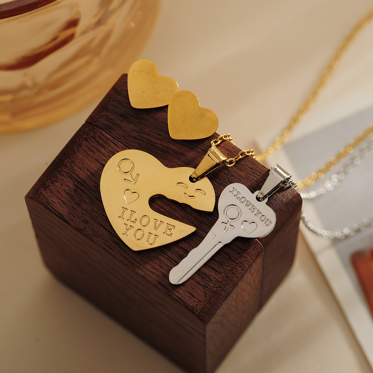 201 Edelstahl 18 Karat Vergoldet IG-Stil Klassischer Stil Basic Schlüssel Herzform Halskette Mit Anhänger display picture 4