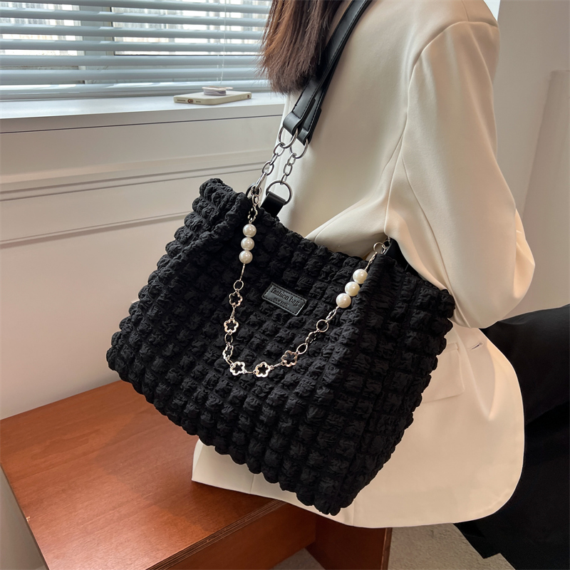 Women's Cloth Solid Color Basic Square Zipper Tote Bag display picture 5