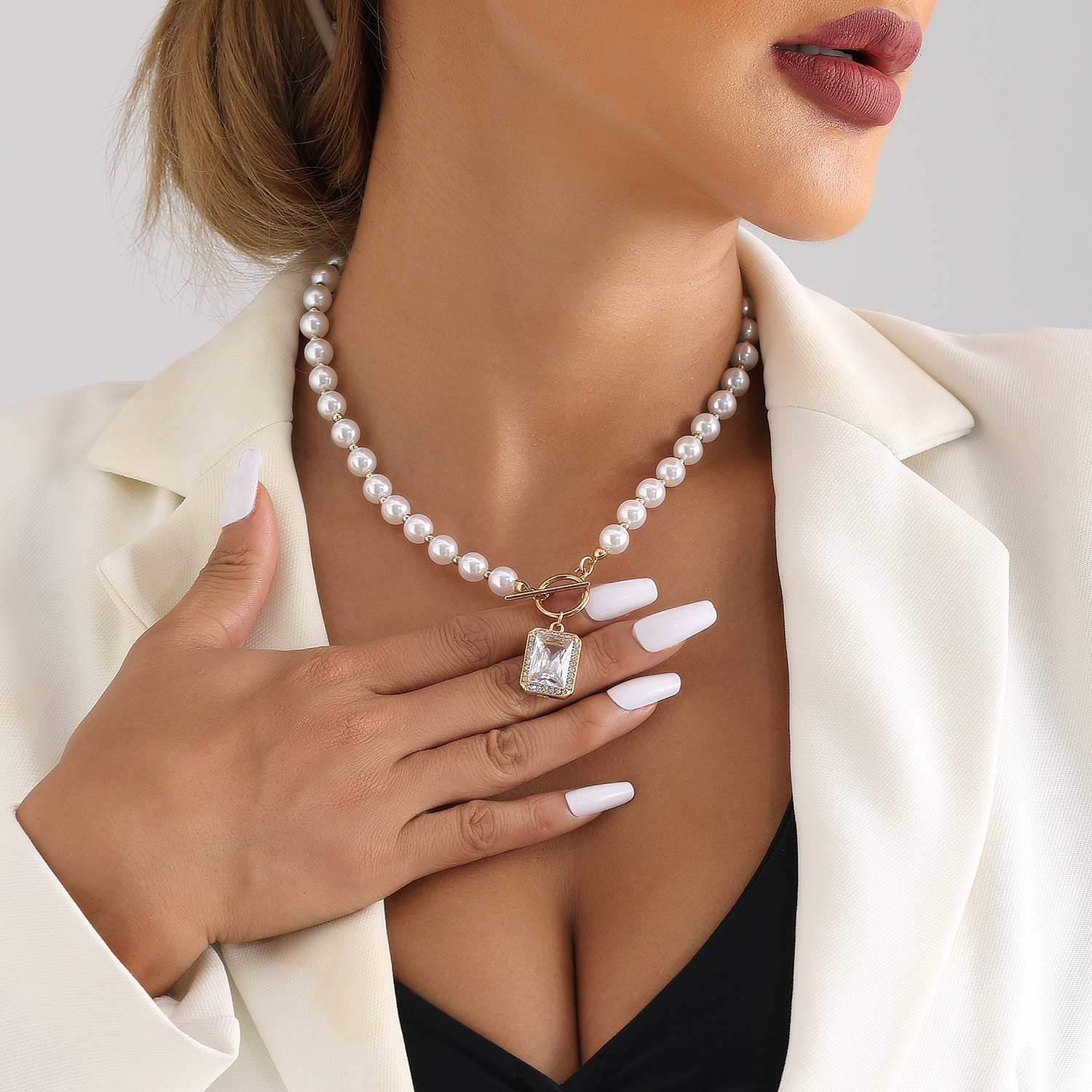 Einfacher Stil Klassischer Stil Schmetterling Imitationsperle Perlen Frau Halskette Mit Anhänger display picture 5
