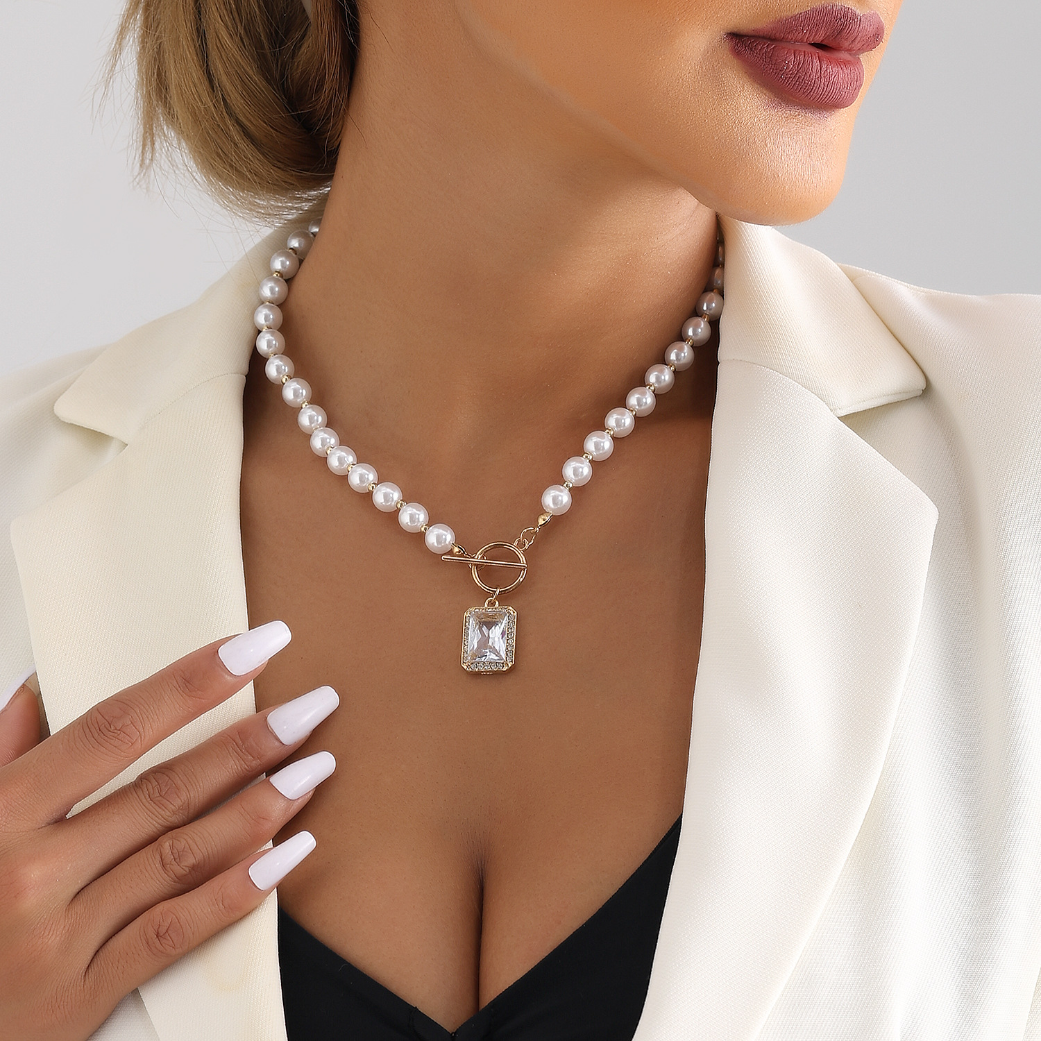 Einfacher Stil Klassischer Stil Schmetterling Imitationsperle Perlen Frau Halskette Mit Anhänger display picture 3