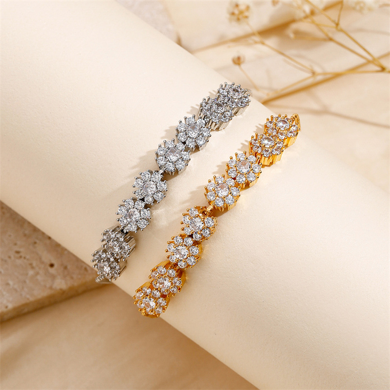 Copper 18K Gold Plated Elegant Luxurious Inlay Geometric Zircon Bracelets display picture 5