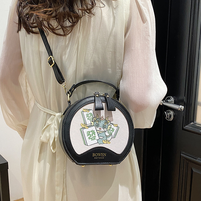 Women's Pu Leather Cartoon Cute Sewing Thread Round Zipper Crossbody Bag display picture 2