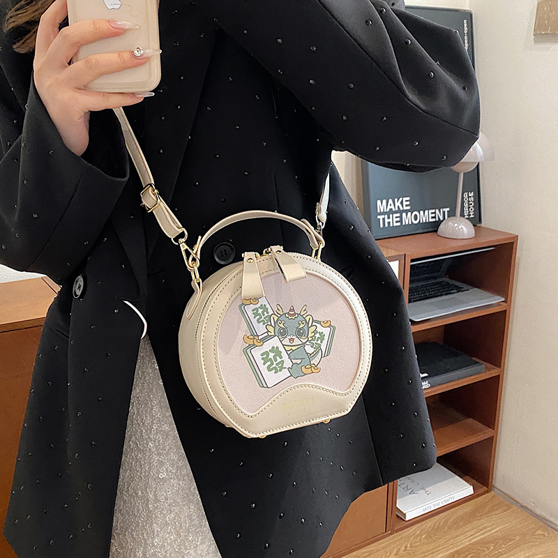 Women's Pu Leather Cartoon Cute Sewing Thread Round Zipper Crossbody Bag display picture 5