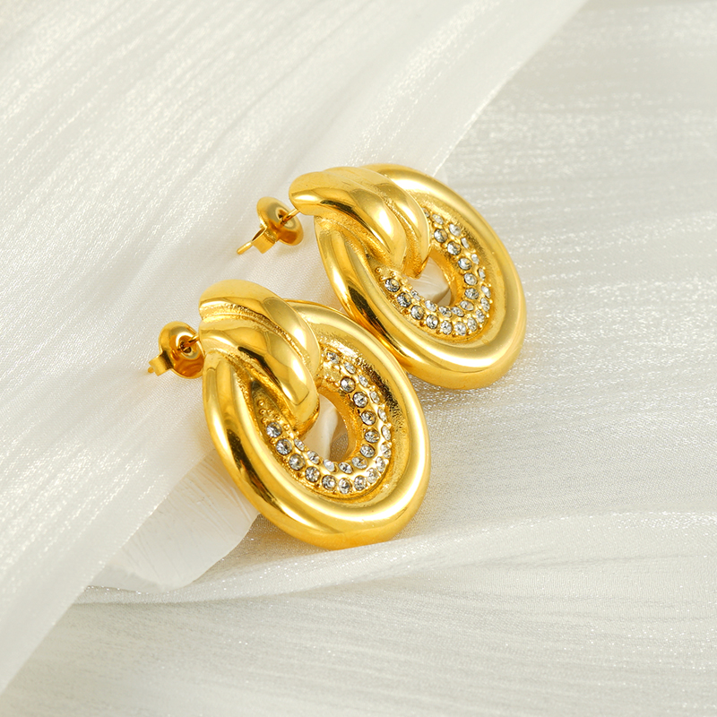 1 Pair Elegant Simple Style Geometric Inlay Titanium Steel Rhinestones 18K Gold Plated Drop Earrings display picture 4